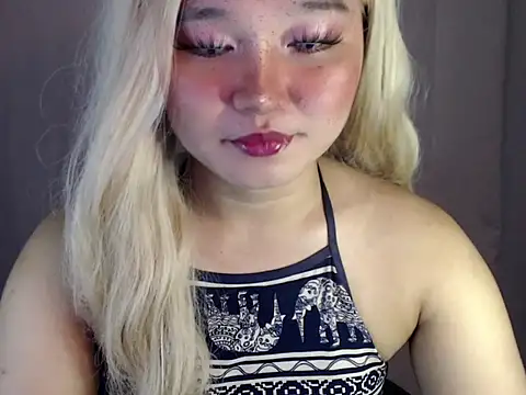 Snapshot of Eyes-on-me chatting on 21, 10, 2025 Eyes-on-me online show from 21, 10, 2025