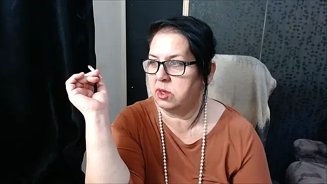 MissSanjanne online show from 5, 3, 2025