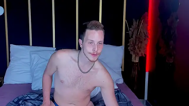 LeoMooree online show from 2, 10, 2025