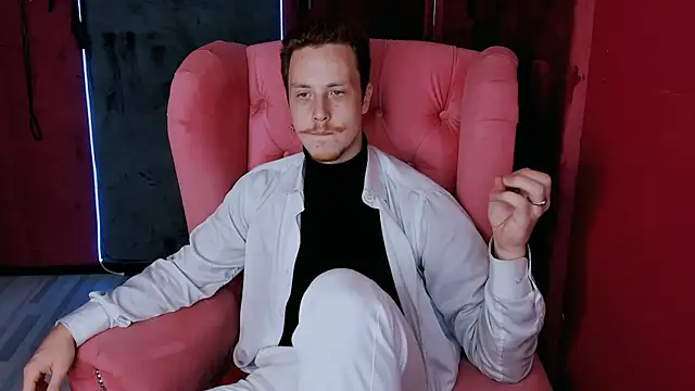 LeoMooree online show from 24, 10, 2025