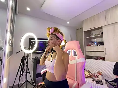 Snapshot of Gaby_002 chatting on 31, 10, 2025 Gaby 002 online show from 31, 10, 2025