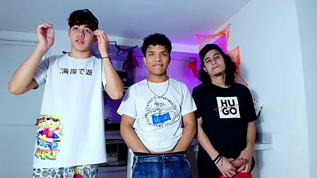 Snapshot of latin_naughty_boys chatting on 19, 10, 2025 latin naughty boys online show from 19, 10, 2025