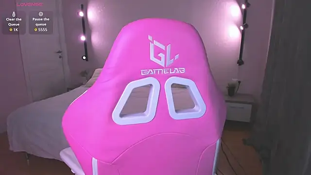 Alic Fox online show from 10, 10, 2025