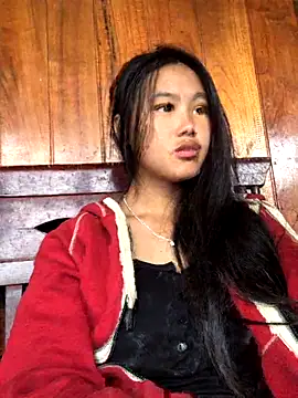 Snapshot of Mai_lovely chatting on 1, 11, 2025 Mai lovely online show from 1, 11, 2025