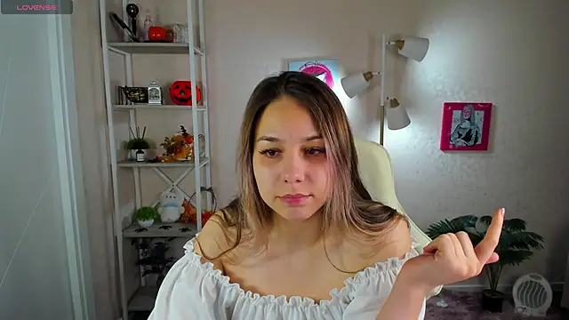 Al1ice Moures online show from 22, 11, 2025