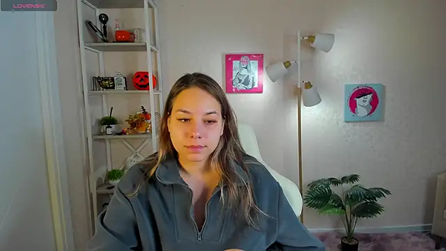 Al1ice Moures online show from 26, 11, 2025