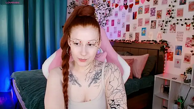 Ayla Hicks online show from 19, 11, 2025