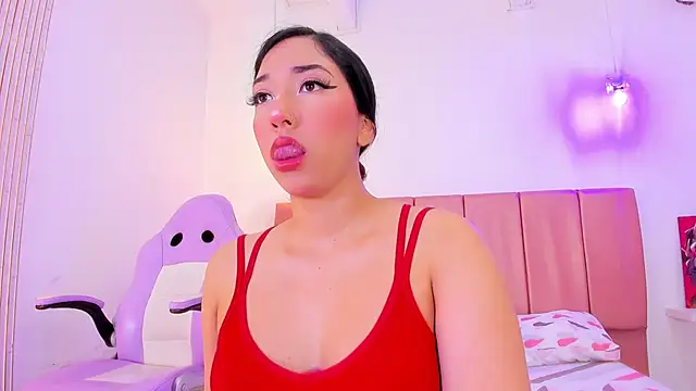 Snapshot of emily__walker chatting on 6, 1, 2026 emily walker online show from 6, 1, 2026