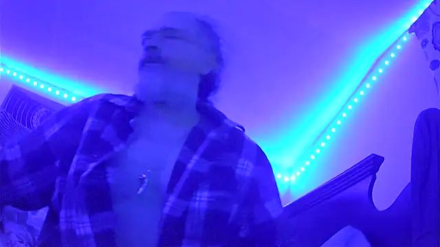 Snapshot of HippieDad333 chatting on 21, 12, 2025 HippieDad333 online show from 21, 12, 2025