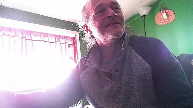 Snapshot of HippieDad333 chatting on 31, 1, 2026 HippieDad333 online show from 31, 1, 2026