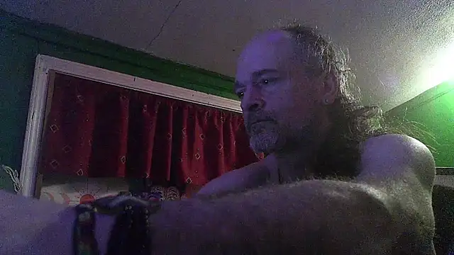 Snapshot of HippieDad333 chatting on 17, 2, 2026 HippieDad333 online show from 17, 2, 2026