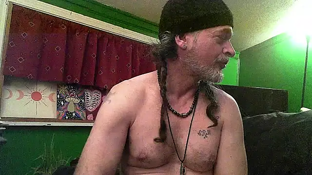 Snapshot of HippieDad333 chatting on 9, 4, 2026 HippieDad333 online show from 9, 4, 2026