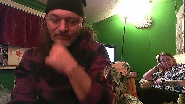 Snapshot of HippieDad333 chatting on 11, 4, 2026 HippieDad333 online show from 11, 4, 2026