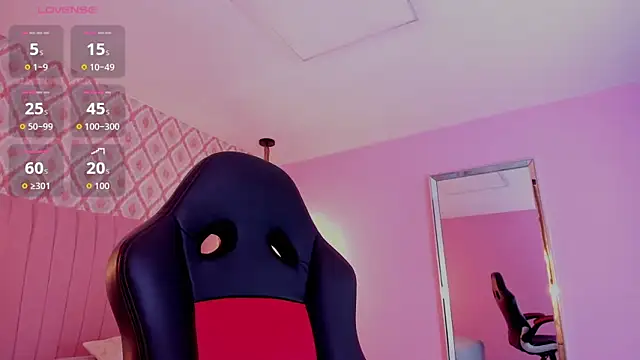 ALAHIACRUZ1 online show from 8, 11, 2025