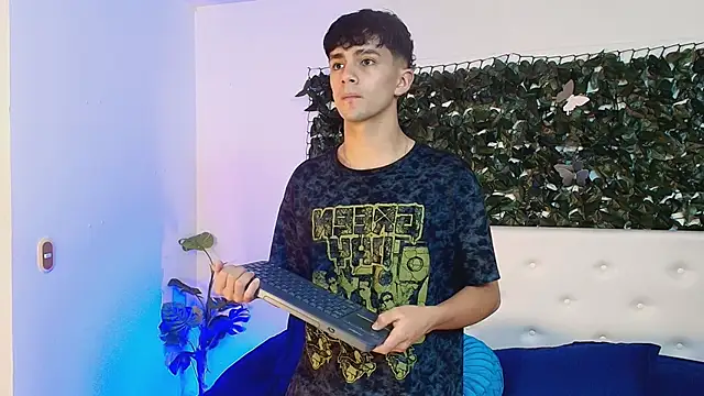 Snapshot of Axel_Draven chatting on 21, 10, 2025 Axel Draven online show from 21, 10, 2025