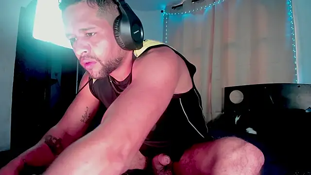 Snapshot of LucasGaeel chatting on 1, 10, 2025 LucasGaeel online show from 1, 10, 2025