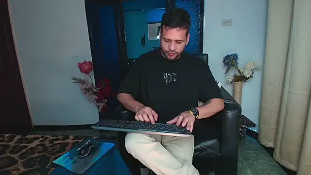 Snapshot of LucasGaeel chatting on 6, 6, 2026 LucasGaeel online show from 6, 6, 2026
