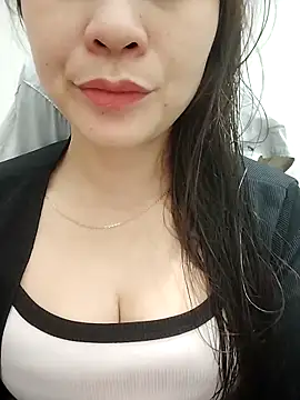 Girl Shy2000 online show from 12, 11, 2025