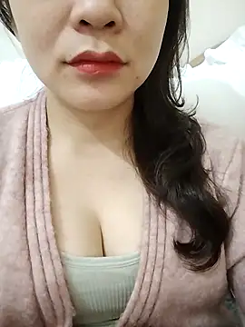 Girl Shy2000 online show from 10, 2, 2026