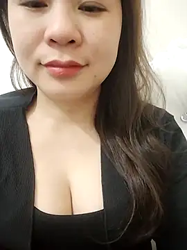 Girl Shy2000 online show from 25, 2, 2026