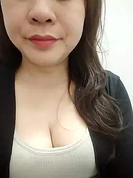 Girl Shy2000 online show from 5, 3, 2026