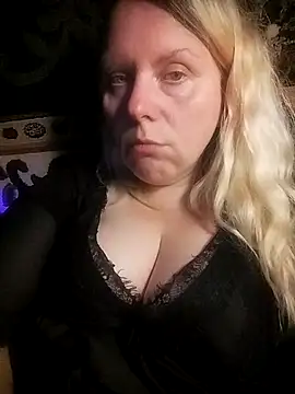 Snapshot of Fiona696 chatting on 8, 10, 2025 Fiona696 online show from 8, 10, 2025