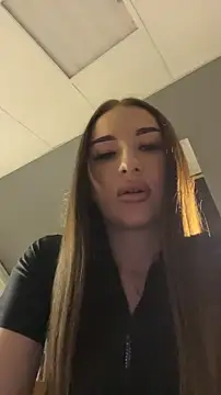 Luna Olsen online show from 7, 2, 2026