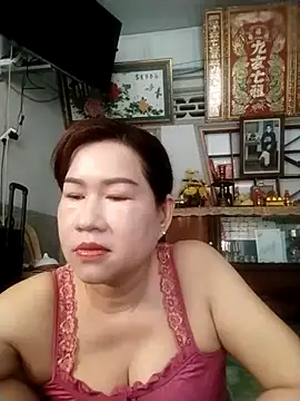Snapshot of Tyty_xx chatting on 2, 10, 2025 Tyty xx online show from 2, 10, 2025