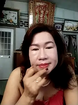 Snapshot of Tyty_xx chatting on 3, 10, 2025 Tyty xx online show from 3, 10, 2025