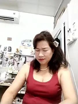 Snapshot of Tyty_xx chatting on 7, 10, 2025 Tyty xx online show from 7, 10, 2025