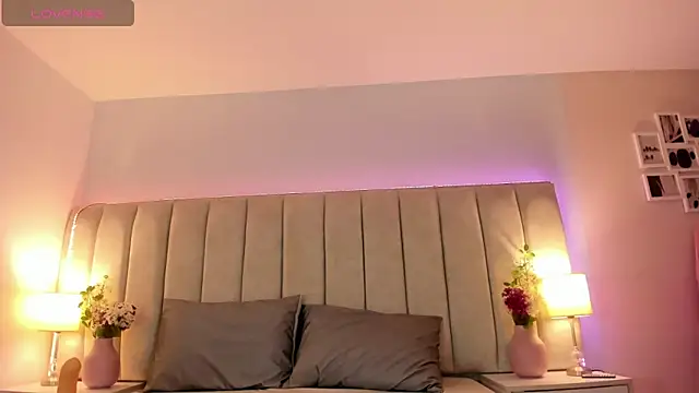 Snapshot of EllaaThorne chatting on 27, 10, 2025 EllaaThorne online show from 27, 10, 2025