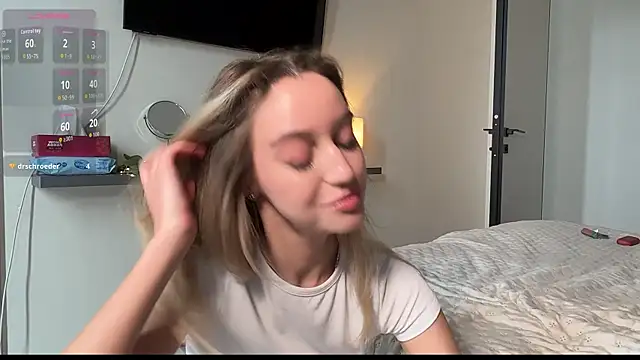 Snapshot of SophieBelll chatting on 14, 10, 2025 SophieBelll online show from 14, 10, 2025