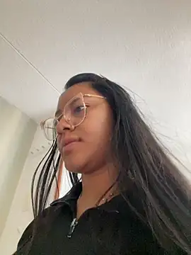 Snapshot of MelodyPink_ chatting on 5, 10, 2025 MelodyPink online show from 5, 10, 2025