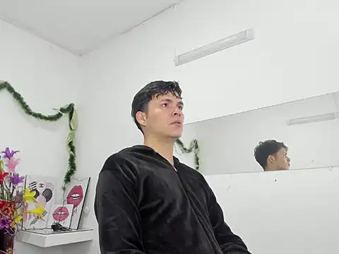 Aaron Foxxx online show from 22, 12, 2025