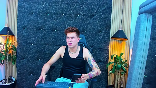 Snapshot of Shadowhunters_ chatting on 25, 9, 2025 Shadowhunters online show from 25, 9, 2025
