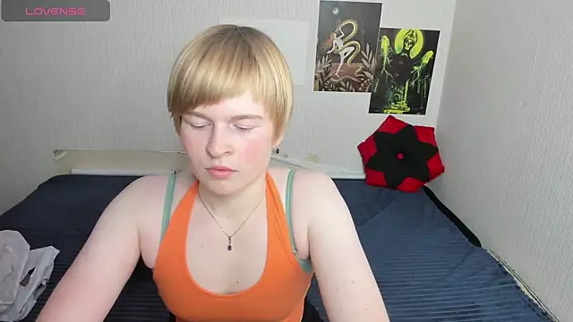 Cattie w  online show from 26, 11, 2025