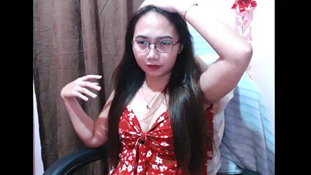 Snapshot of pinayscarlet chatting on 4, 10, 2025 pinayscarlet online show from 4, 10, 2025