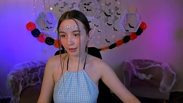 Snapshot of leslie_bird chatting on 22, 10, 2025 leslie bird online show from 22, 10, 2025