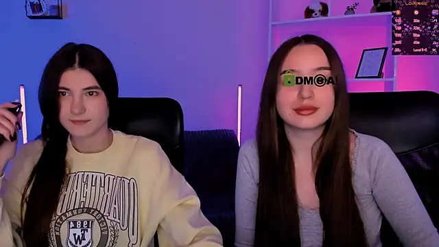 Snapshot of leslie_bird chatting on 2, 12, 2025 leslie bird online show from 2, 12, 2025