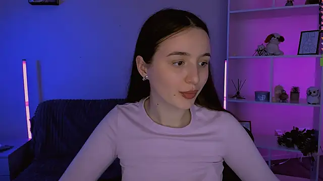 Snapshot of leslie_bird chatting on 4, 12, 2025 leslie bird online show from 4, 12, 2025