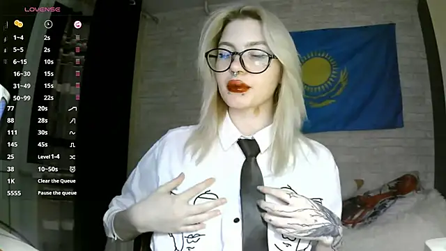 Snapshot of MernaGoggin chatting on 29, 9, 2025 MernaGoggin online show from 29, 9, 2025
