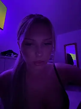 blondeeee online show from 17, 12, 2025