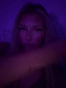 blondeeee online show from 25, 3, 2026