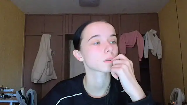 Emilia Light online show from 30, 10, 2025