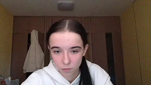 Emilia Light online show from 31, 10, 2025