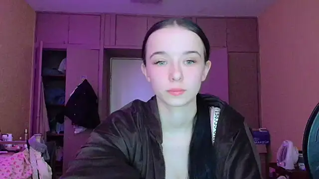 Emilia Light online show from 6, 4, 2026