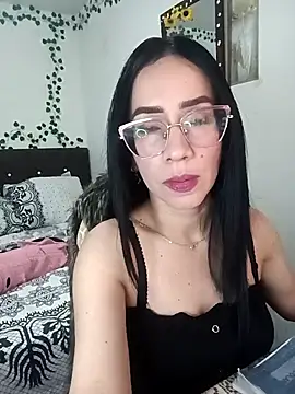 Snapshot of YaraDuartee chatting on 3, 3, 2026 YaraDuartee online show from 3, 3, 2026