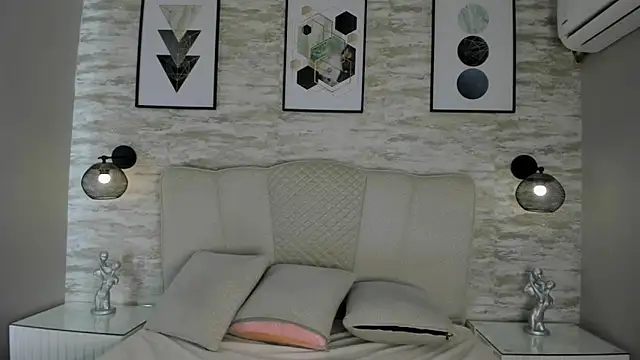 ashlye collins online show from 4, 12, 2025