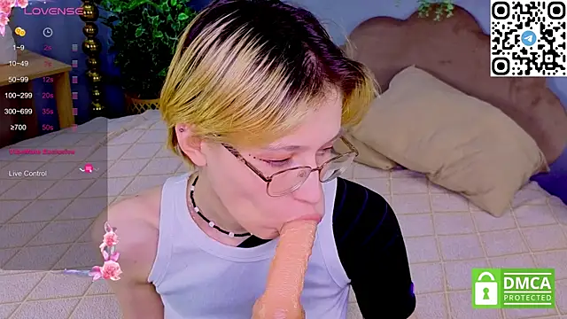 Sharlikiss online show from 17, 4, 2026