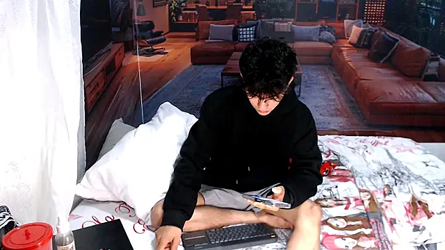 Snapshot of RomeoMillerr chatting on 27, 5, 2026 RomeoMillerr online show from 27, 5, 2026